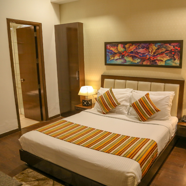 four-leaf-hotel-mall-road-amritsar-executive-room-2